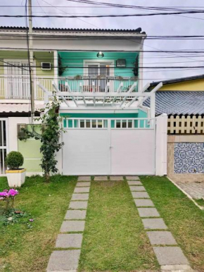 Casa espaçosa de 2 andares com garagem e áreas